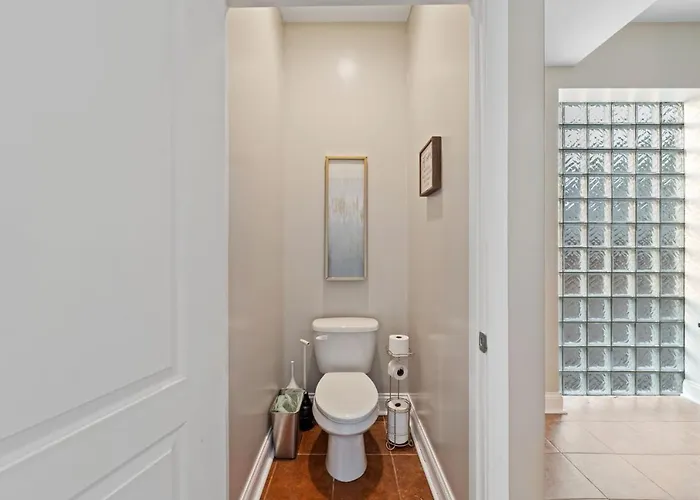 Spacious Luxury Retreat 8 Bed Oasis With 6 Baths Ferienhaus Chicago