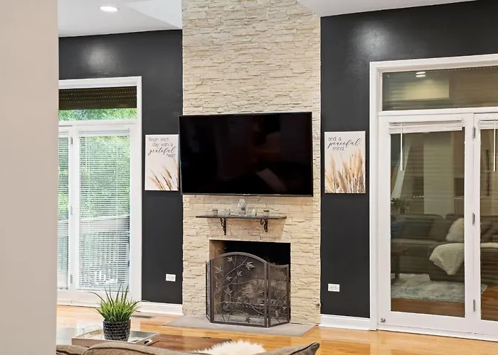 Spacious Luxury Retreat 8 Bed Oasis With 6 Baths Ferienhaus Chicago