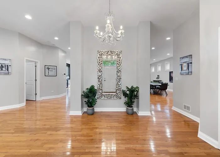 Ferienhaus Spacious Luxury Retreat 8 Bed Oasis With 6 Baths *