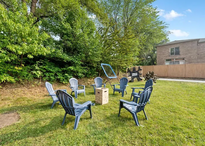 Spacious Luxury Retreat 8 Bed Oasis With 6 Baths * Chicago