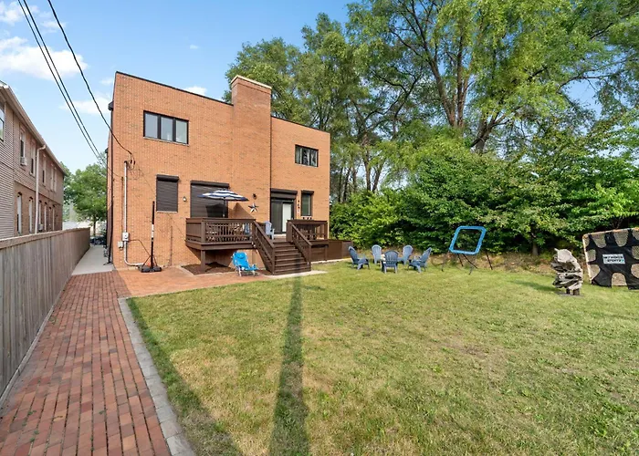 Ferienhaus Spacious Luxury Retreat 8 Bed Oasis With 6 Baths