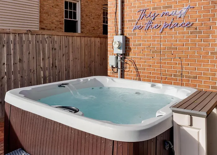 Ferienhaus Spacious Luxury Retreat 8 Bed Oasis With 6 Baths Chicago