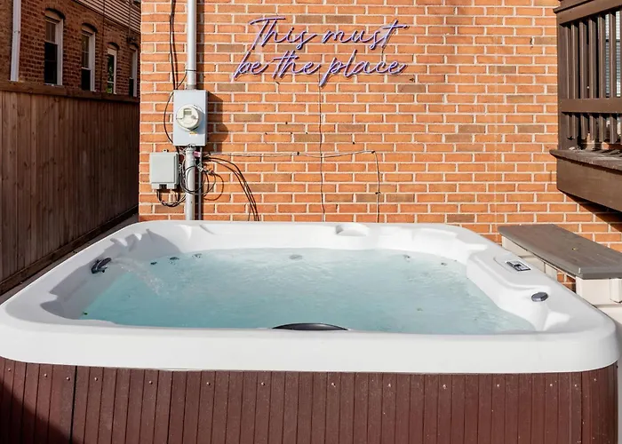 Spacious Luxury Retreat 8 Bed Oasis With 6 Baths * Chicago