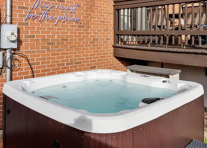 Spacious Luxury Retreat 8 Bed Oasis With 6 Baths Ferienhaus