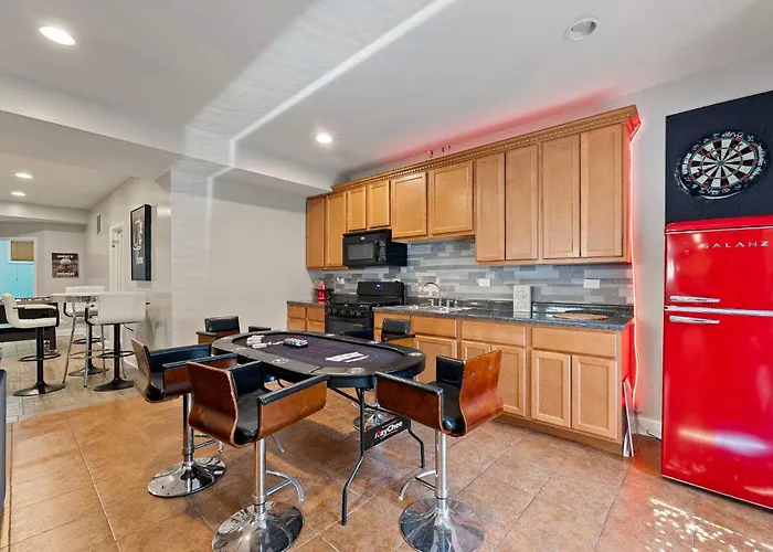 Ferienhaus Spacious Luxury Retreat 8 Bed Oasis With 6 Baths