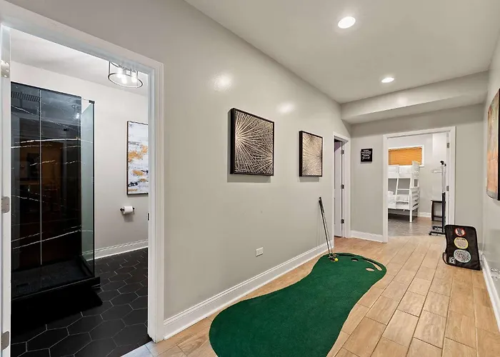 Spacious Luxury Retreat 8 Bed Oasis With 6 Baths Ferienhaus Chicago