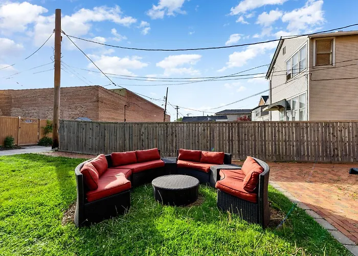 Ferienhaus Spacious Luxury Retreat 8 Bed Oasis With 6 Baths Chicago