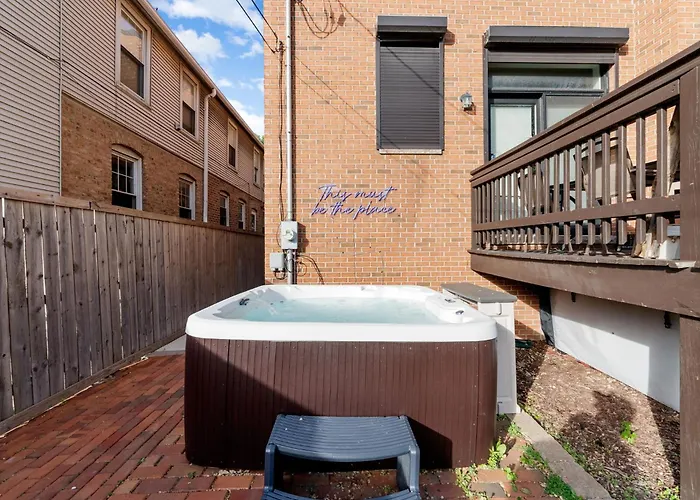 Spacious Luxury Retreat 8 Bed Oasis With 6 Baths *