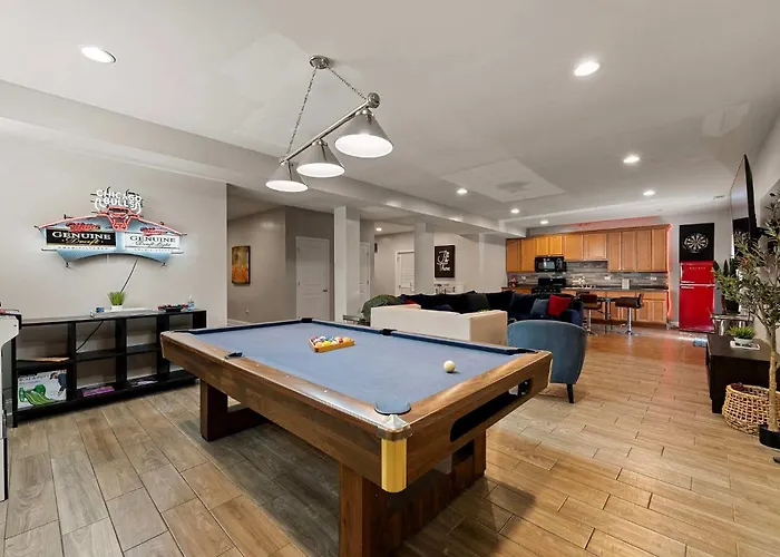 Spacious Luxury Retreat 8 Bed Oasis With 6 Baths Ferienhaus *