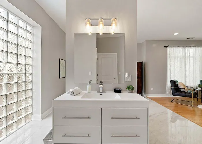 Ferienhaus Spacious Luxury Retreat 8 Bed Oasis With 6 Baths Chicago