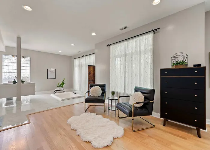 Ferienhaus Spacious Luxury Retreat 8 Bed Oasis With 6 Baths Chicago