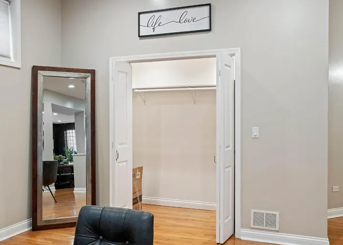Ferienhaus Spacious Luxury Retreat 8 Bed Oasis With 6 Baths Chicago