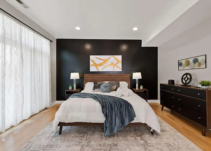 Spacious Luxury Retreat 8 Bed Oasis With 6 Baths