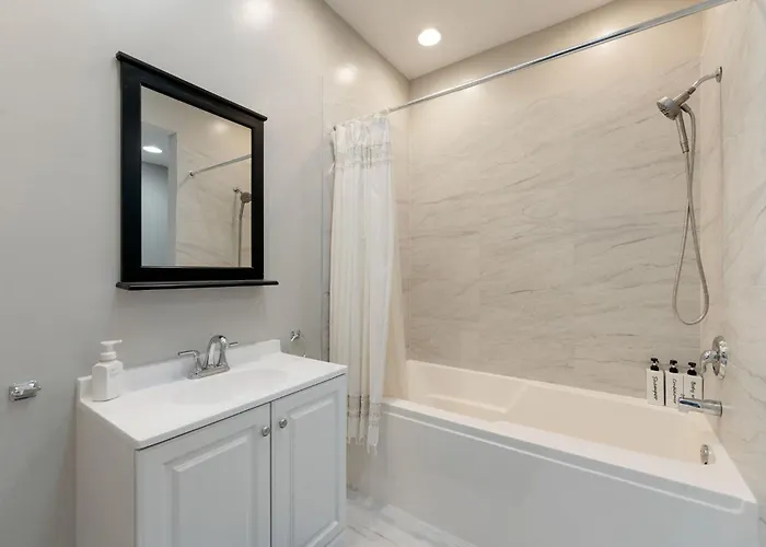 Spacious Luxury Retreat 8 Bed Oasis With 6 Baths *