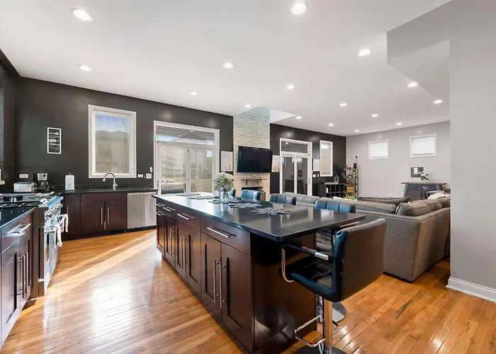 Ferienhaus Spacious Luxury Retreat 8 Bed Oasis With 6 Baths