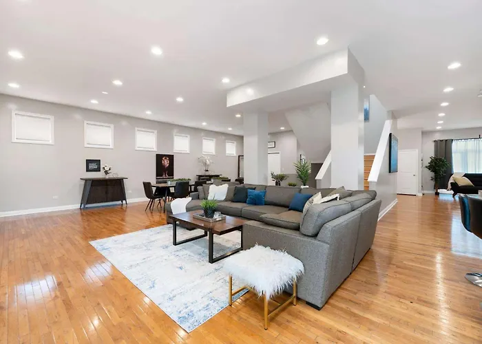 Spacious Luxury Retreat 8 Bed Oasis With 6 Baths *