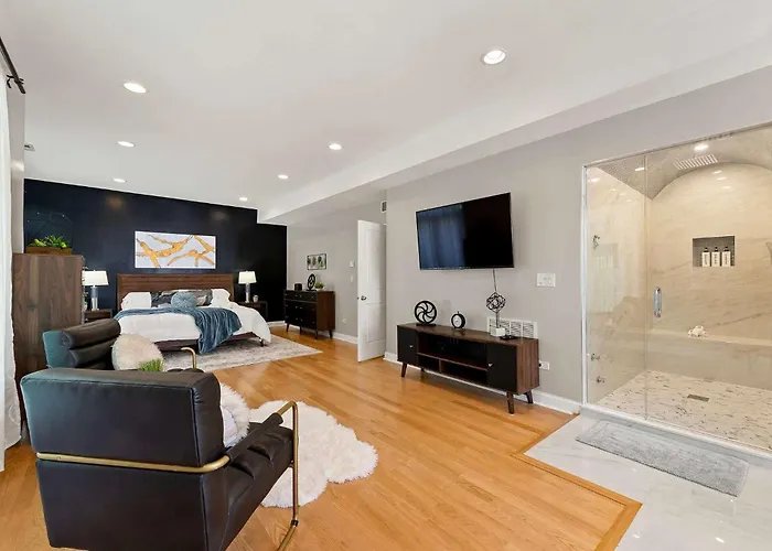 Spacious Luxury Retreat 8 Bed Oasis With 6 Baths Ferienhaus Chicago